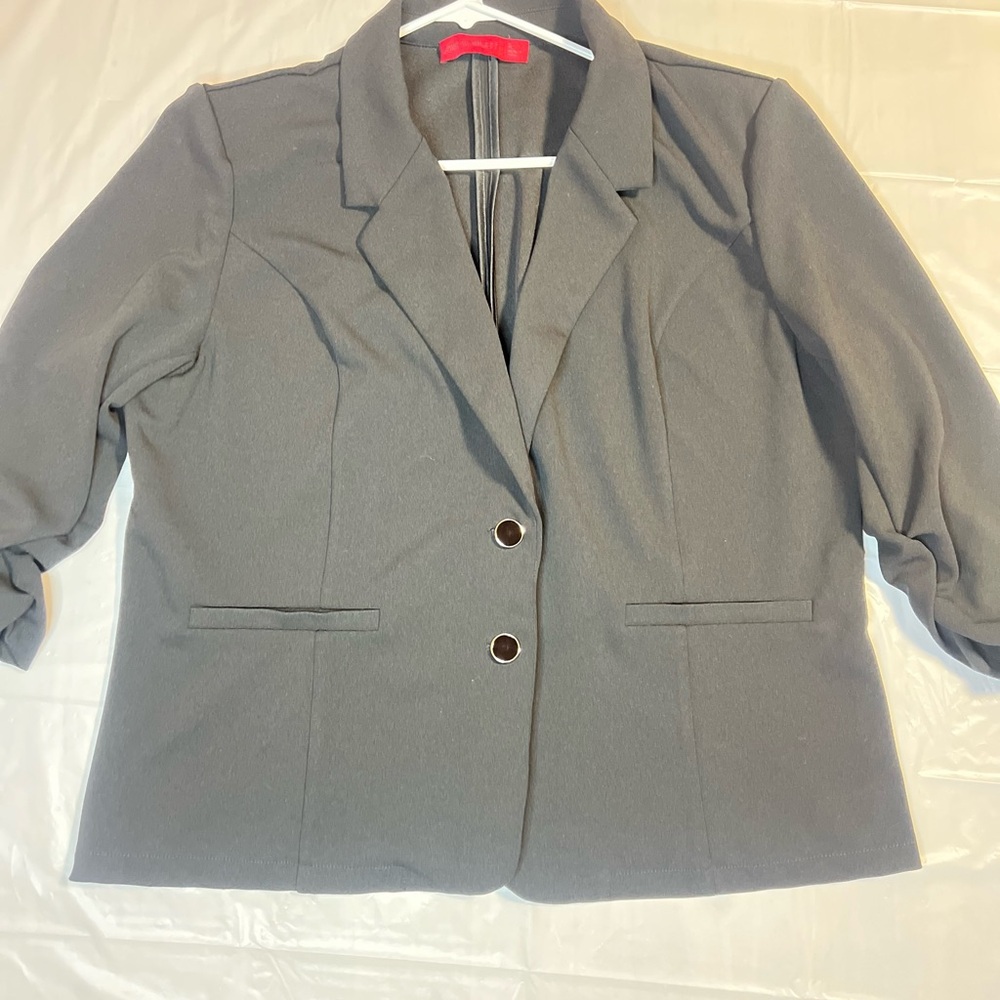 Scarlett Black Blazer with Notched Lapels and Structured Shoulders
